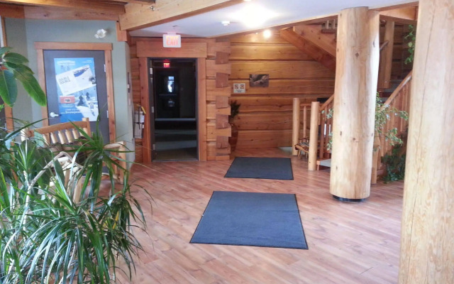 Basecamp Lodge Golden