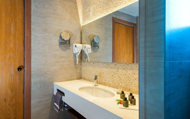 Solimar Aquamarine Resort