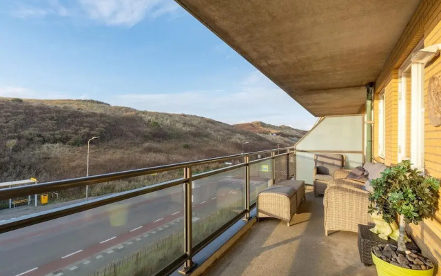 Holiday Apartment Opposite the Beach