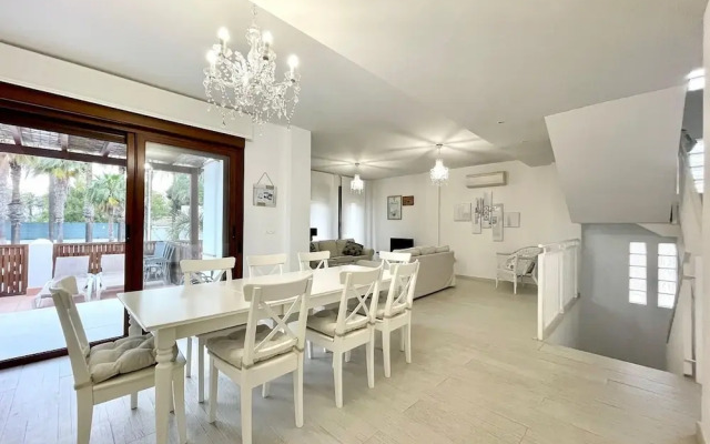 Sunlit Villa Near Golf