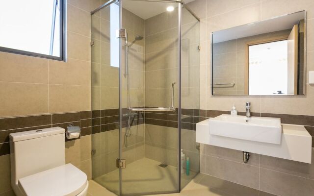 Infinity Pool Signature - Saigon Rivergate