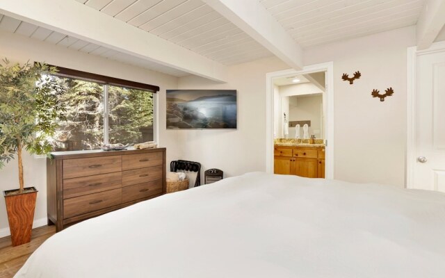 THE Teddy Bear Chalet #2257