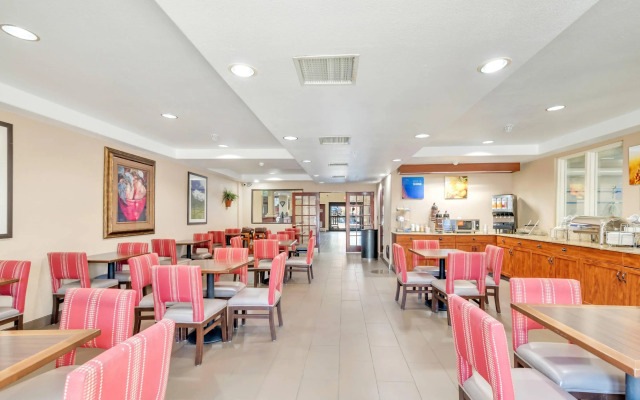 Comfort Suites Lakewood - Denver