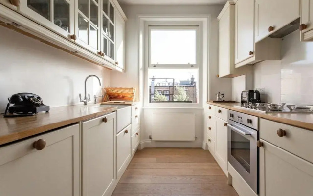 Cresswell Gardens IV by Onefinestay