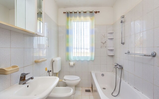 Detached 6 Bedroom House with Private Pool near Ližnjan