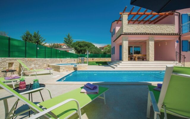 Nice Home in Vodnjan with Hot Tub, WiFi & 4 Bedrooms