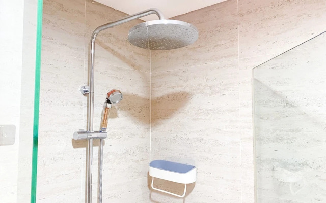 Comfort And Nice 1Br Apartment At Gold Coast