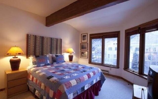 Manitou Riverhouse