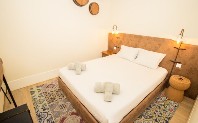 Guest H4U Flores Almada City center