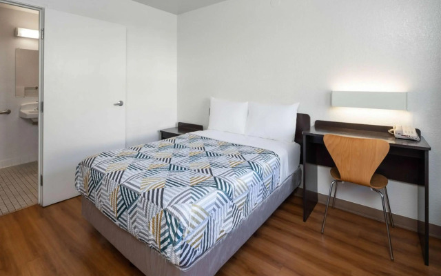 Motel 6 Santa Barbara, CA - State Street