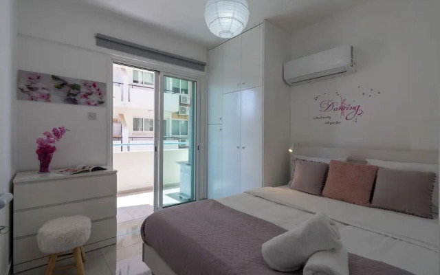Andrea 3-BR Apt in Mackenzie With Pool