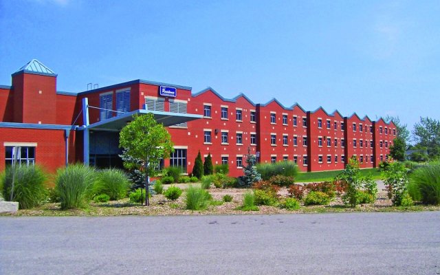 Residence & Conference Centre - Welland