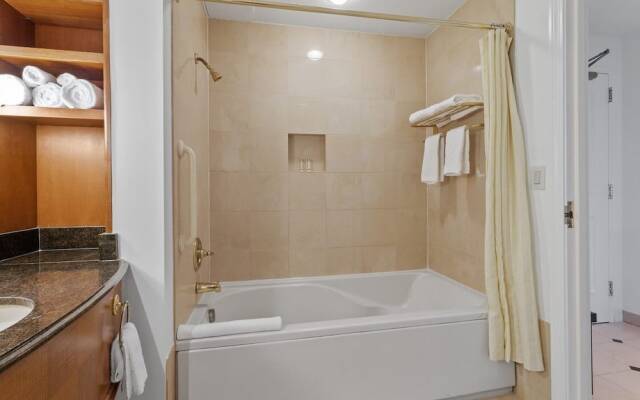 Beachfront Double Queen Hotel CozySuite