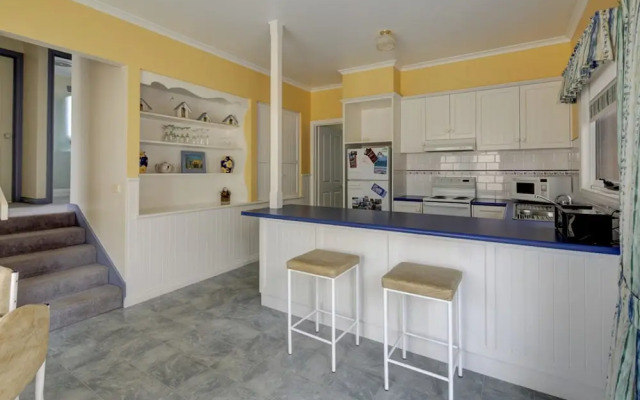 Beach Breeze Apartment