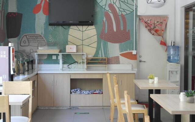 Hanting Hotel Beijing Huamao