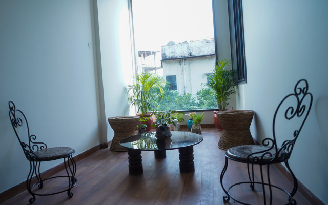 Hotel Lunar Stays