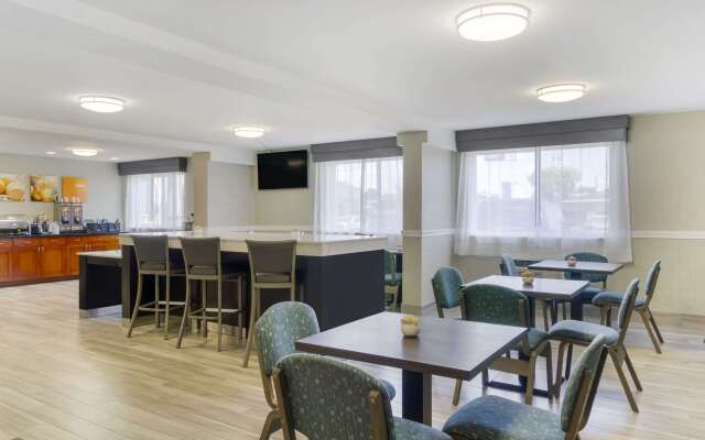 Comfort Inn & Suites Pacific - Auburn