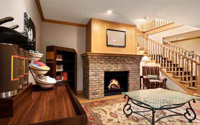 Country Inn & Suites by Radisson, Clinton, IA