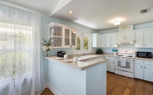 Coconut 3 Bedroom Home by RedAwning