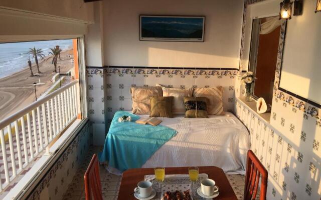 Beachfront and Bright Apartment