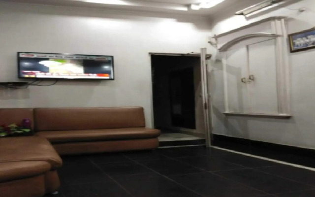 OYO Flagship Hotel Lila