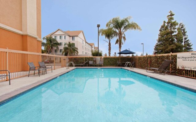 Hampton Inn & Suites Clovis-Airport North