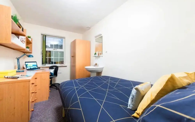 Student Only Cable Street