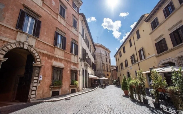 Wonderful Apartment With Balcony In Piazza Margana