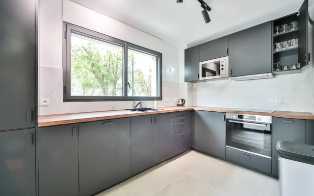 Blue Night International 69