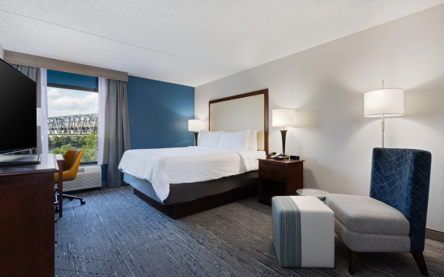 Holiday Inn Express & Suites Cincinnati Riverfront by IHG