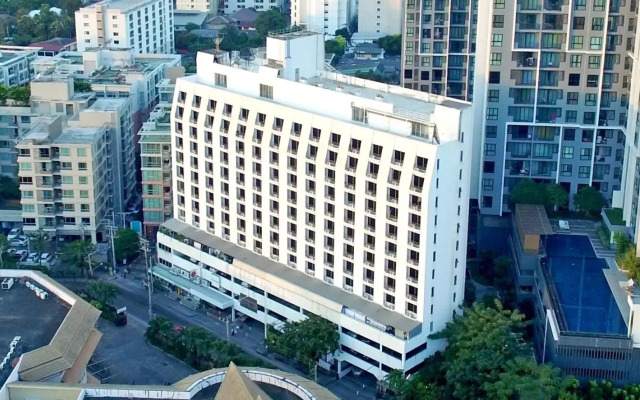 Watana Hotel