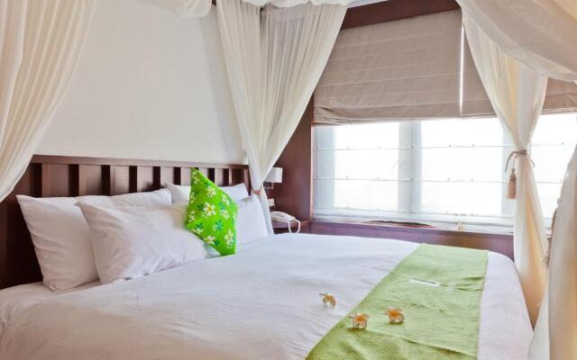 The Loft Seaside Suites