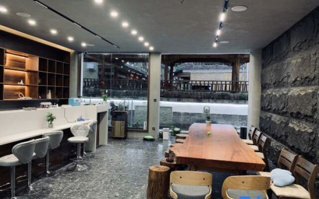 Wenchuan Guanshan Courtyard