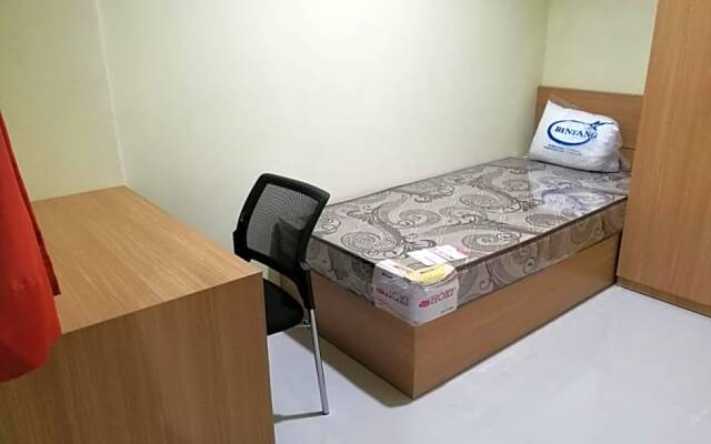 OYO Life 2594 Kost Azarina Syariah