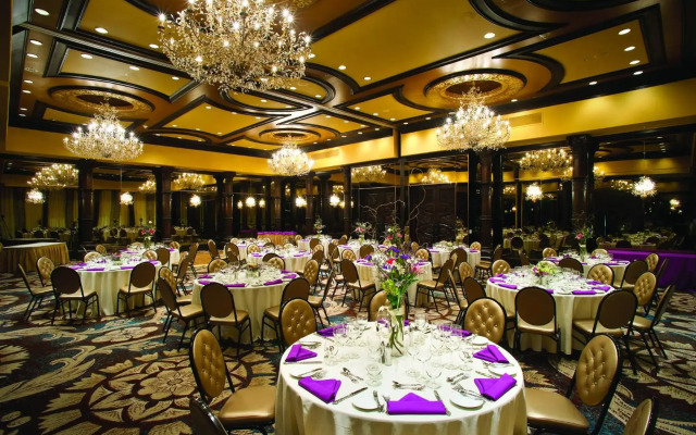 El Monte Sagrado Living Resort & Spa