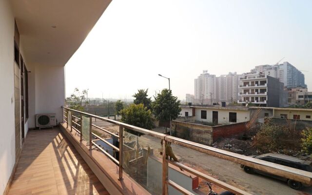 OYO 11520 Galaxy Paradise