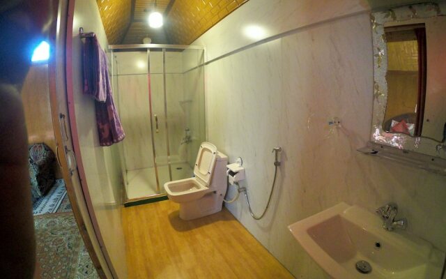 Goona palace houseboats
