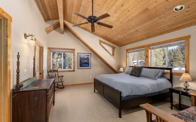 Peterson Acres 3 Bedroom Home by NW Comfy Cabins by RedAwning