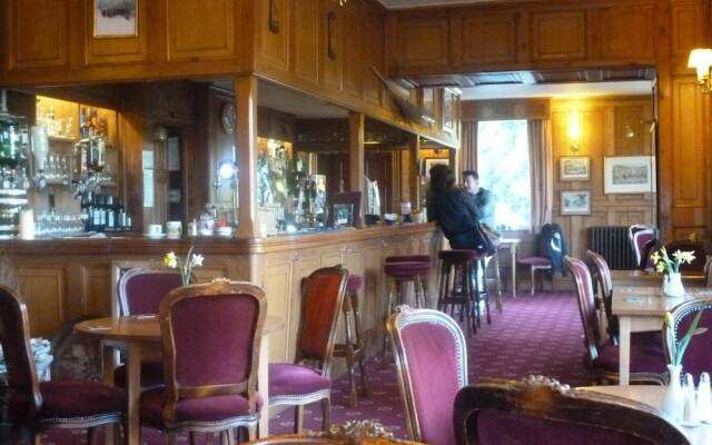 Tyrrells Ford Country Inn  Hotel