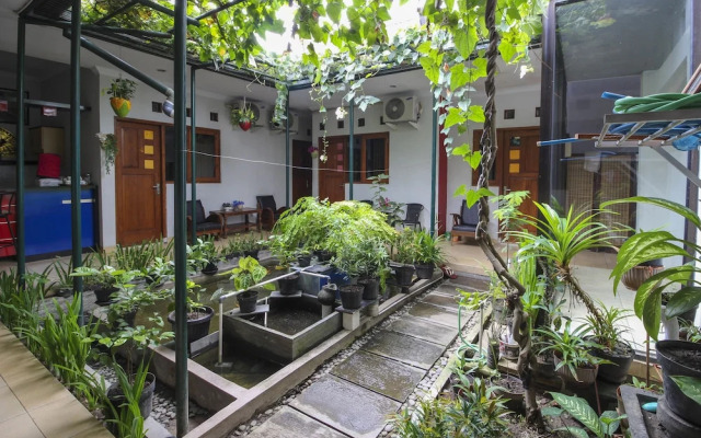RedDoorz near Hartono Mall