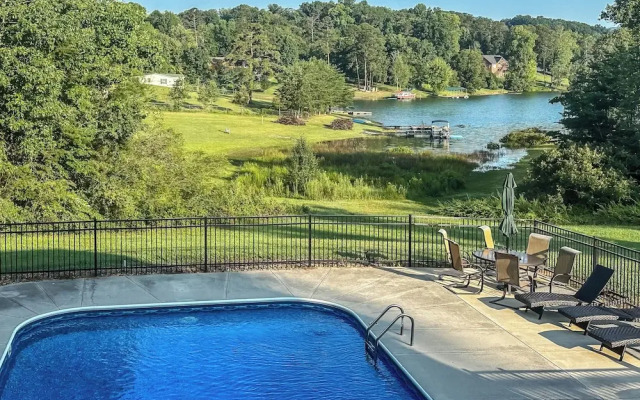 Cherokee Lake Cabin w/ Deck & Kayaks!