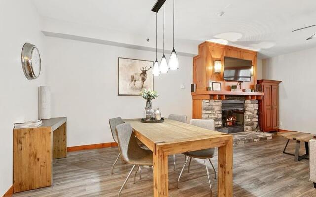 Les Eaux 225-1 by Escapades Tremblant