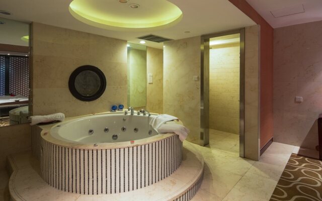 The Qube Hotel