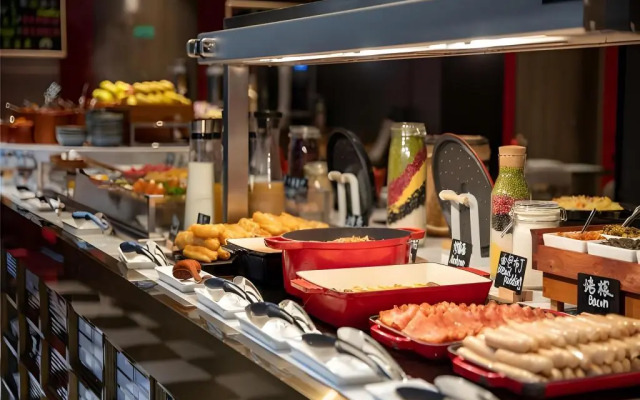 Отель Radisson Red Shanghai Wujiaochang