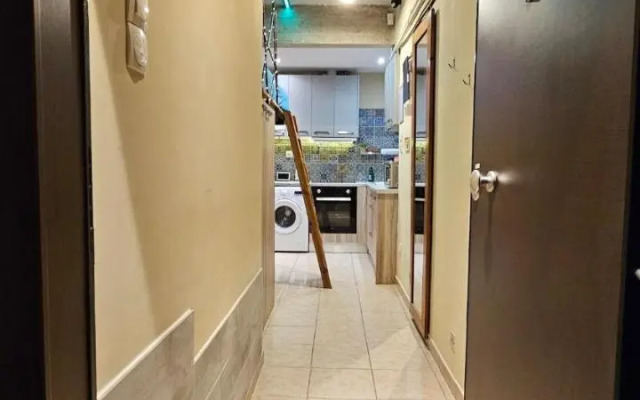 Athens Cozy Studio 30 Sq m semi basement