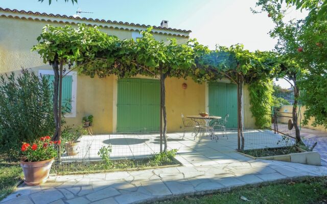 Spacious Holiday Home in Vaison-la-romaine With Garden