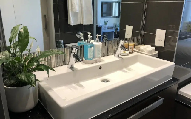 Sandton Skye Suite 604