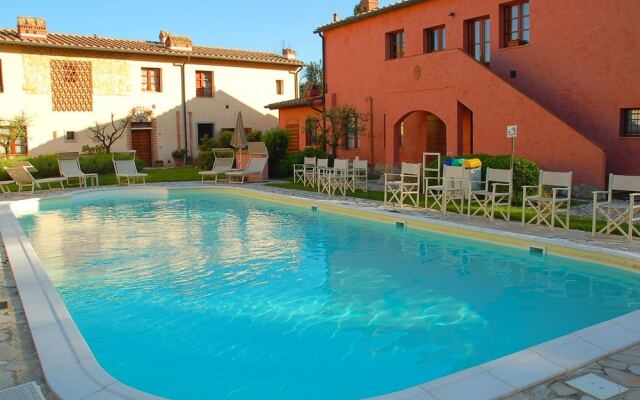 Delightful Holiday Home With Garden, Pool, Heating, Parking