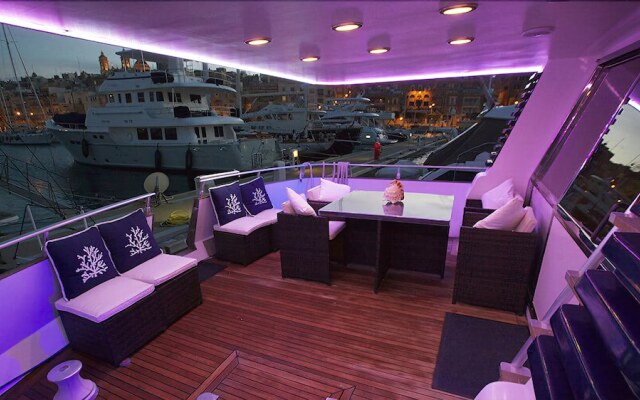 Riti Yacht