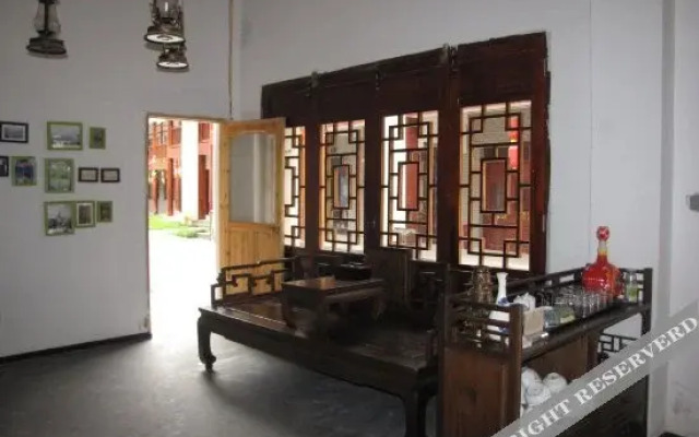Yinju Xiangxi Inn